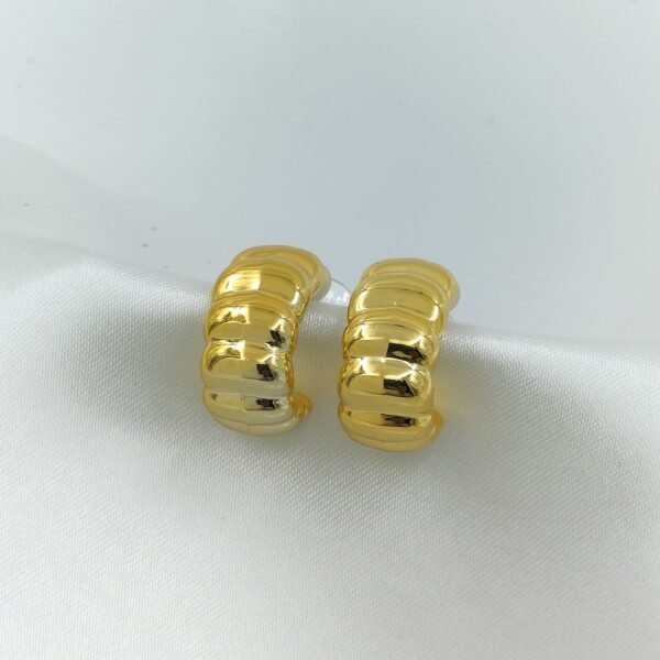 Chunky Gold Hoop Earrings from www.radiantjewels.store