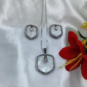 Mother of Pearls pendant set | Radiant Jewels Store