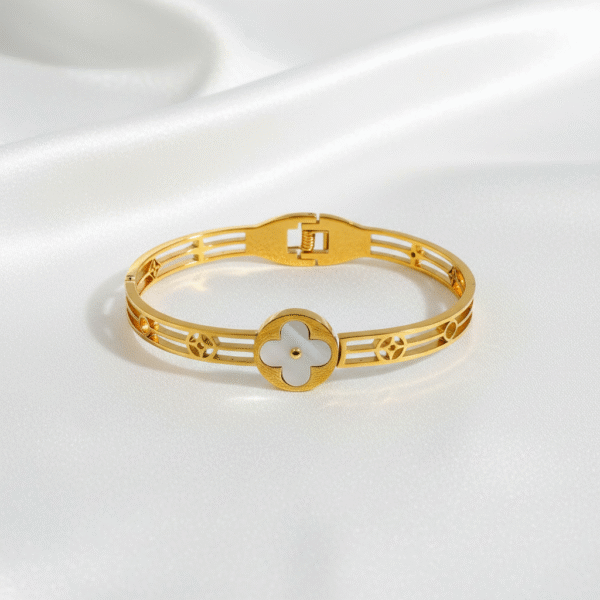 White-Clover-Bracelet | Radiant Jewels Store