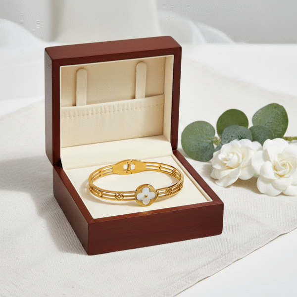 White-Clover-Bracelet(1) | Radiant Jewels Store